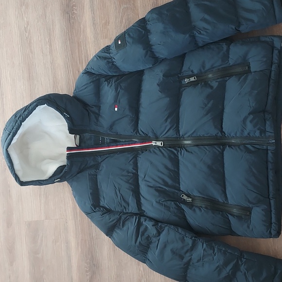 Tommy Hilfiger - Picture 1 of 4